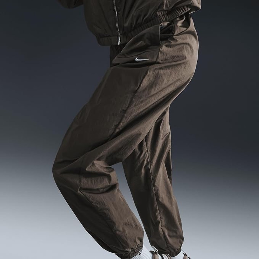 Nike Women's Sportswear Classic Woven Mid-Rise Jogger Pants - Picture 2 of 11
